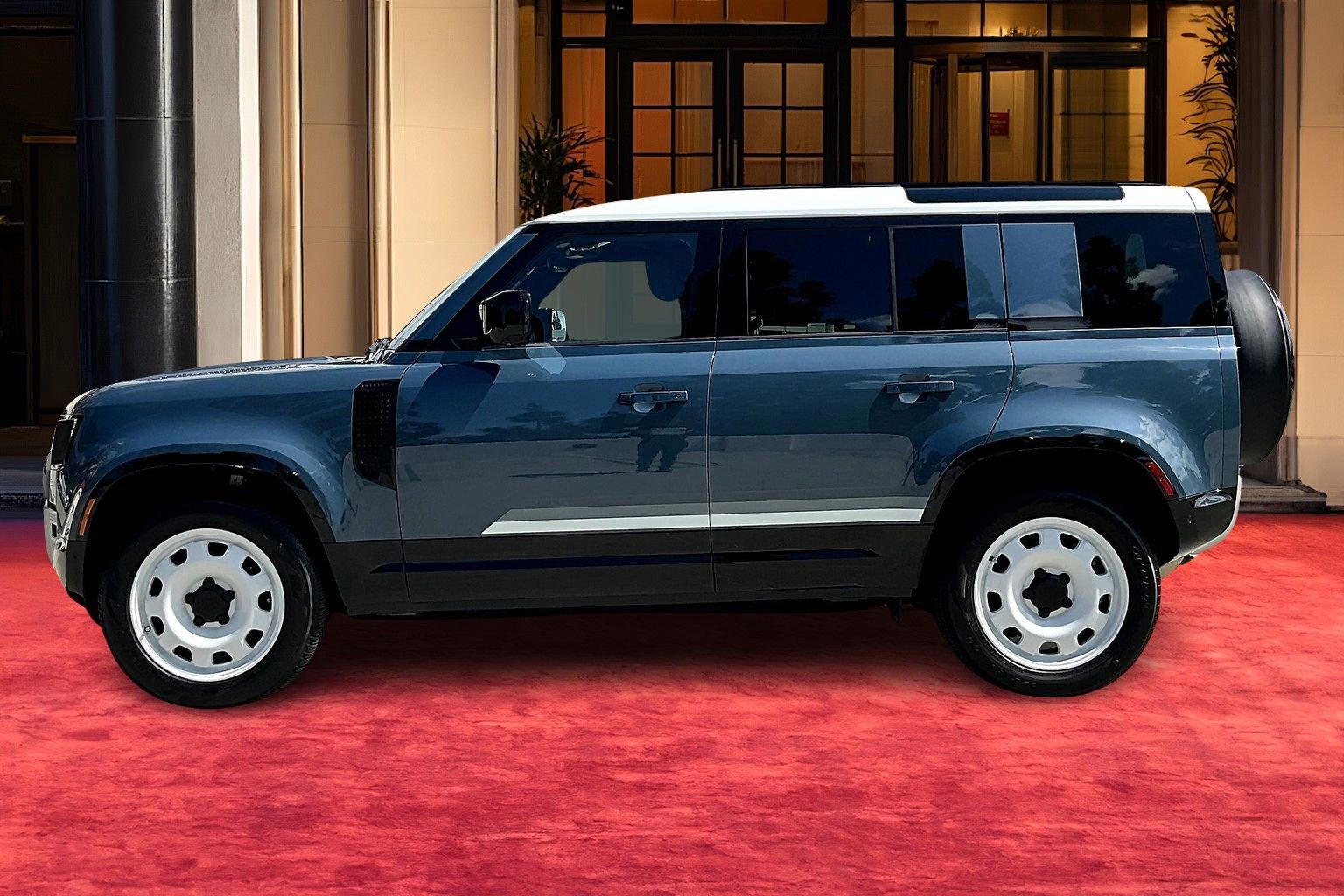 2025 Land Rover Defender 110 S photo 13
