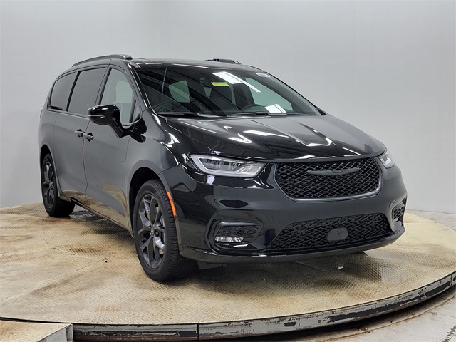 2026 Chrysler Pacifica Limited photo 2
