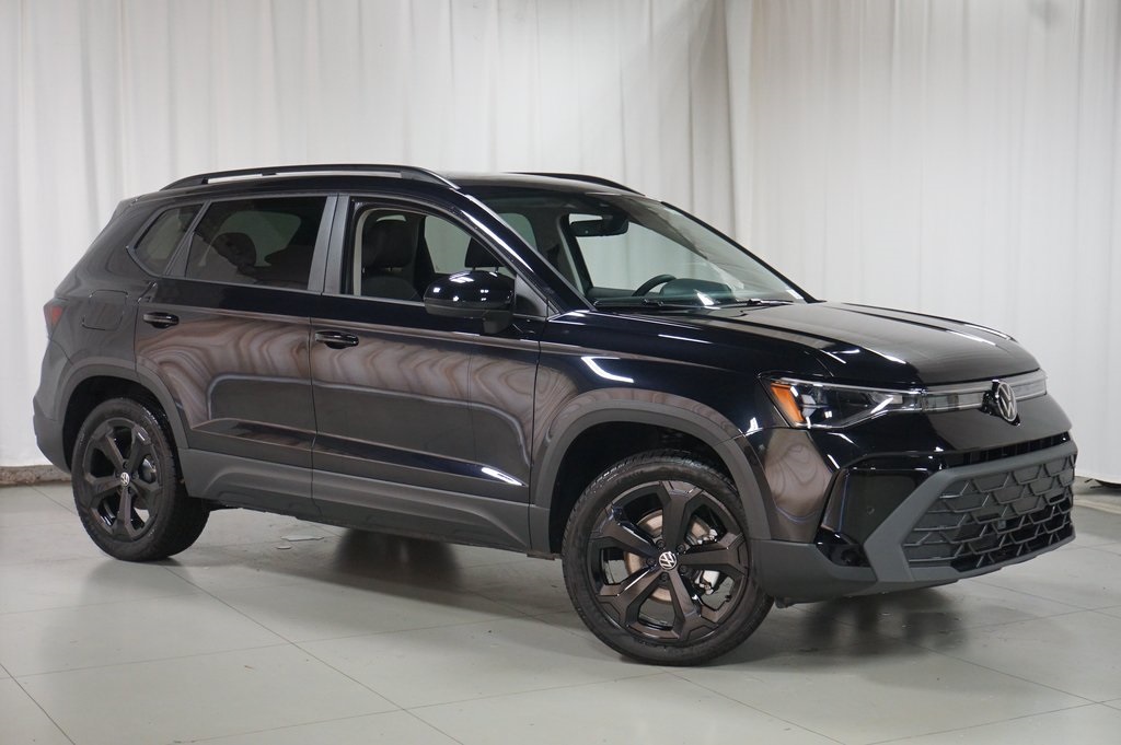 2025 Volkswagen Taos SE photo 2
