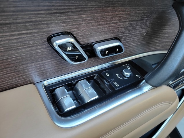 2023 Land Rover Range Rover SE photo 27
