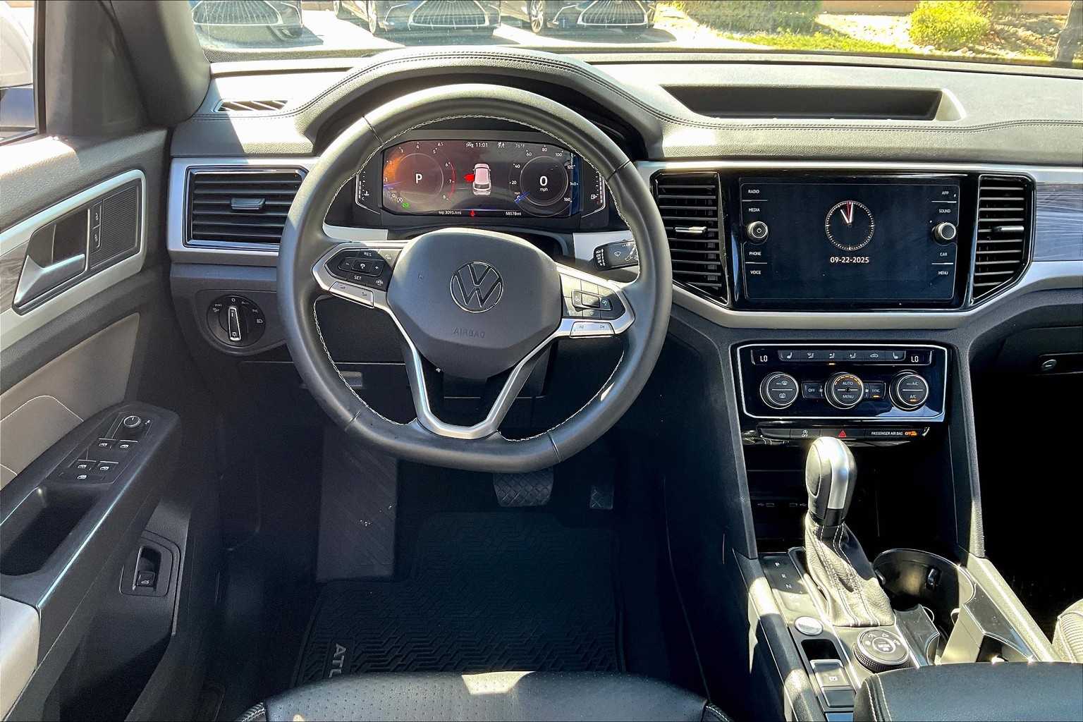 2022 Volkswagen Atlas Cross Sport V6 SE Technology photo 4
