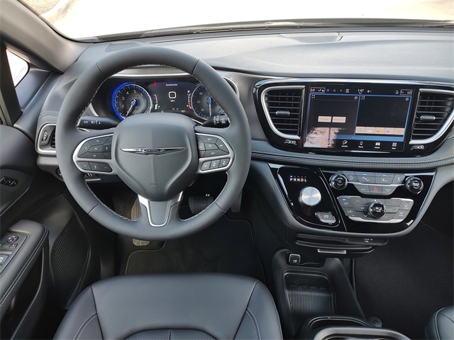 2026 Chrysler Pacifica photo 10