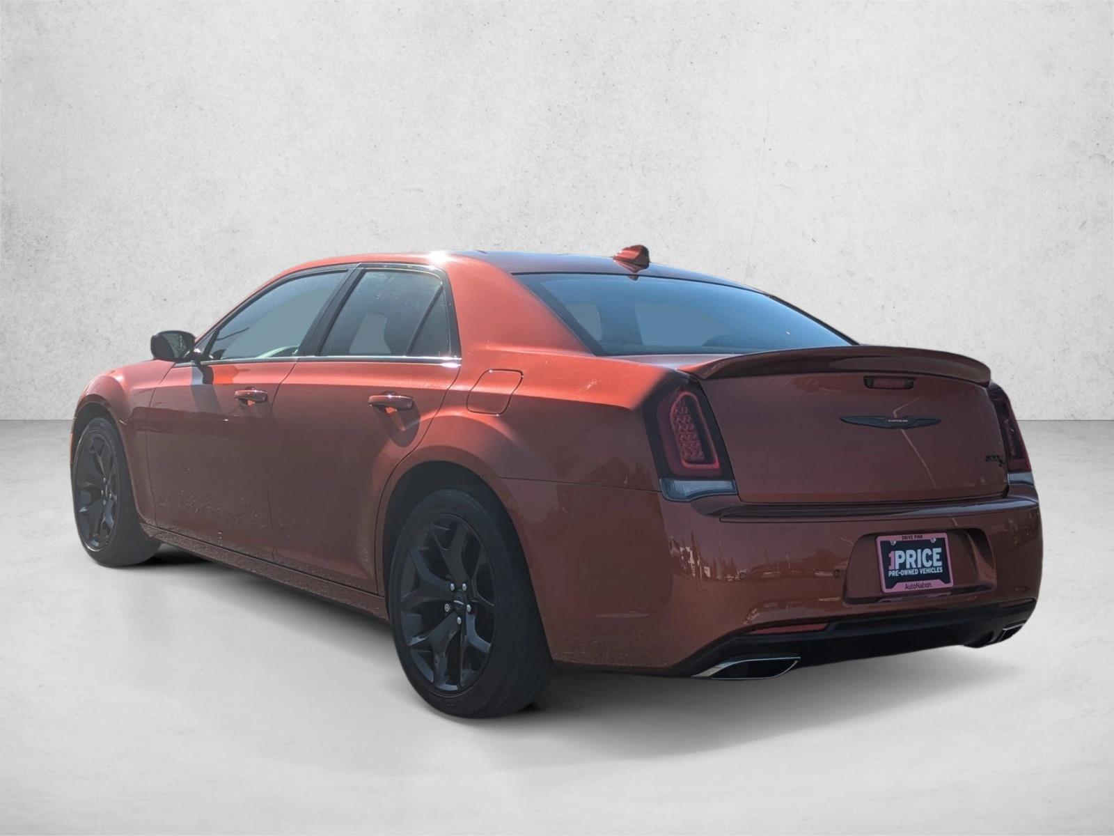 2021 Chrysler 300 photo 3