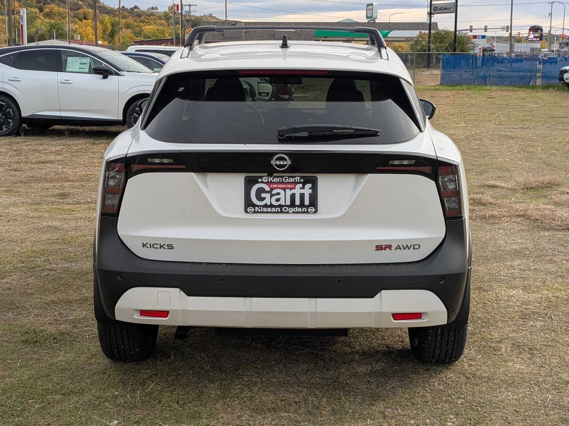 2026 Nissan Kicks SR photo 4