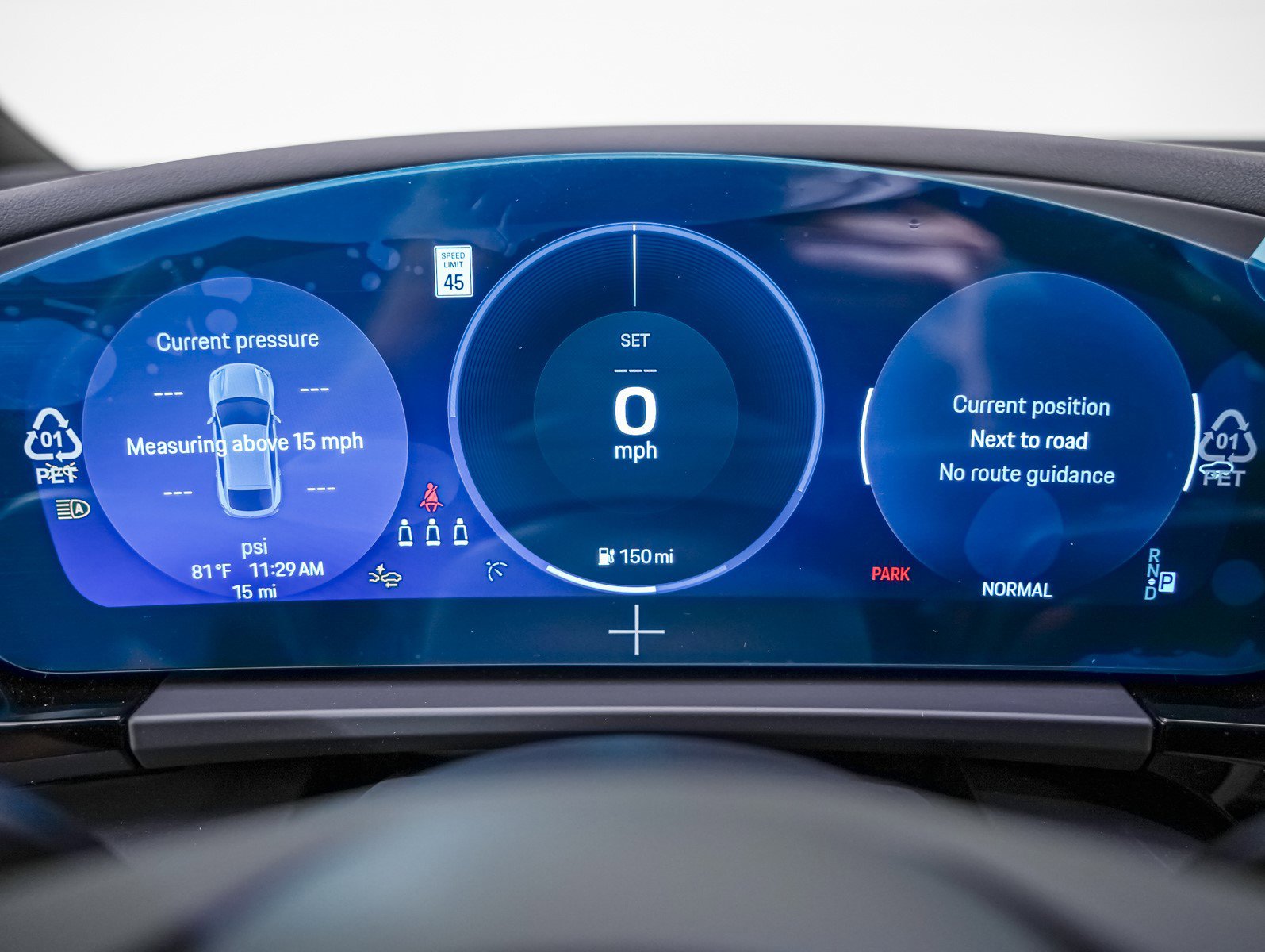 2025 Porsche Macan Electric photo 17