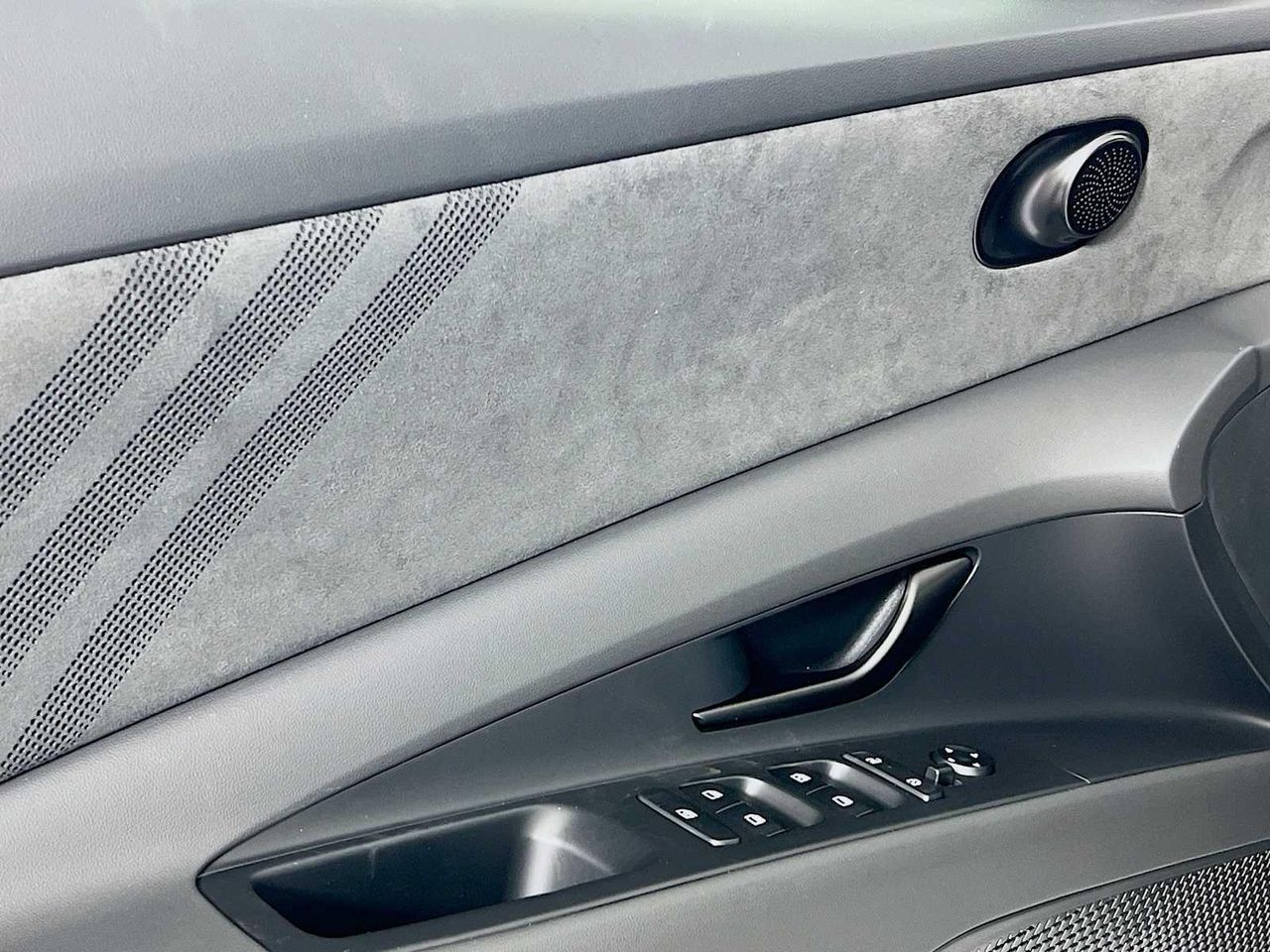 2025 Hyundai Elantra N photo 13