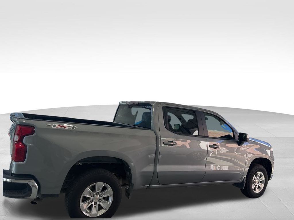 2025 Chevrolet Silverado 1500 LT photo 4