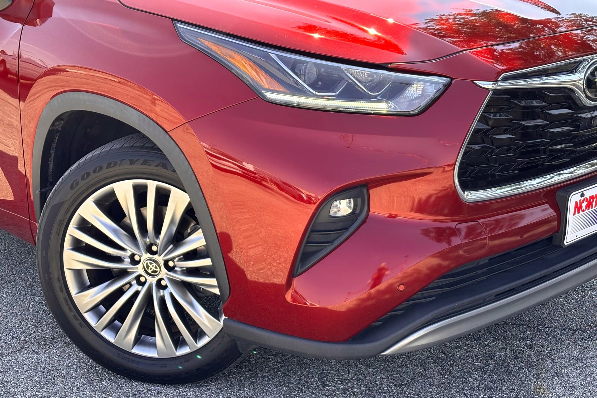 2022 Toyota Highlander Platinum photo 2