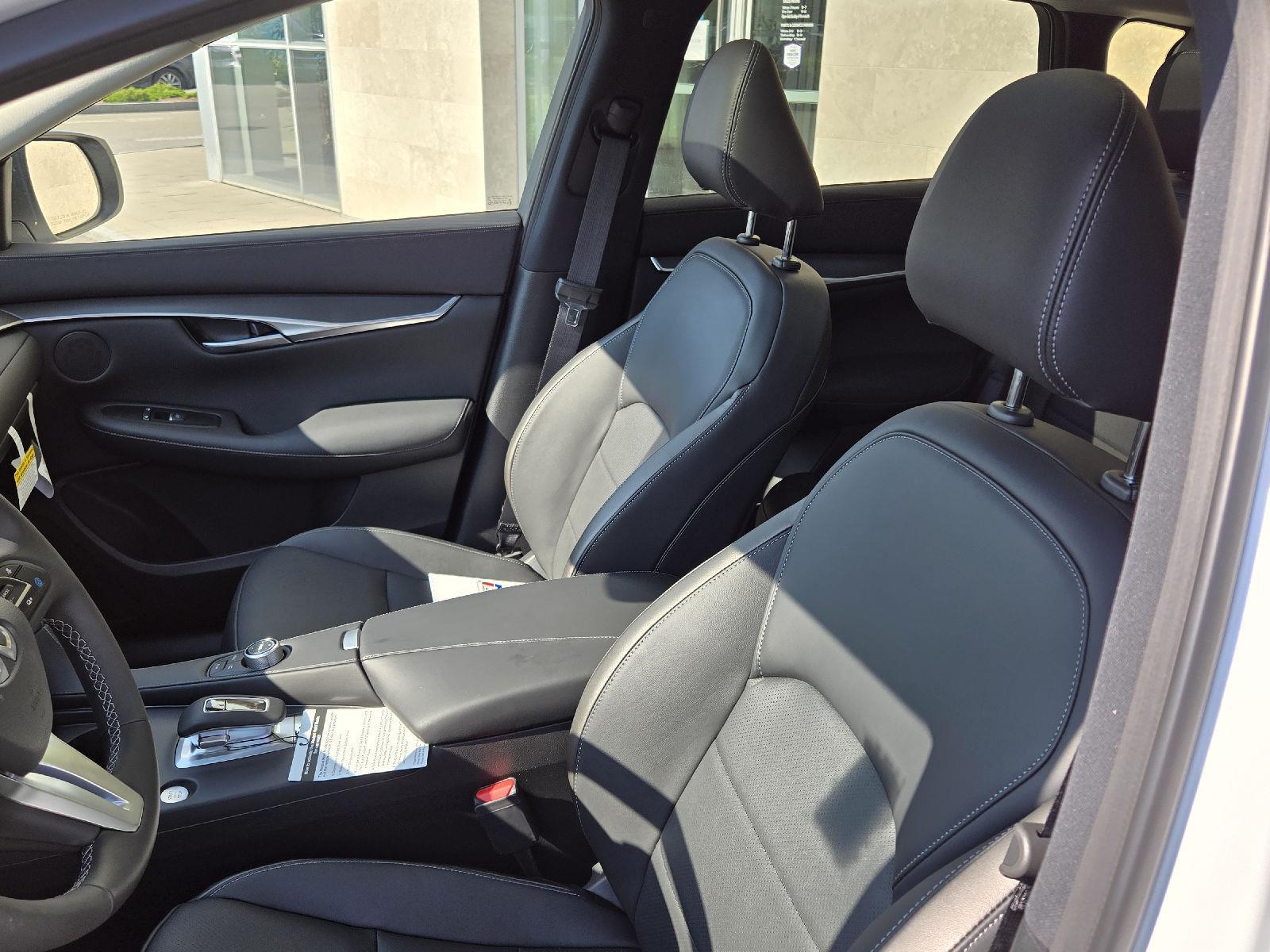 2025 Infiniti QX50 Luxe AWD photo 7