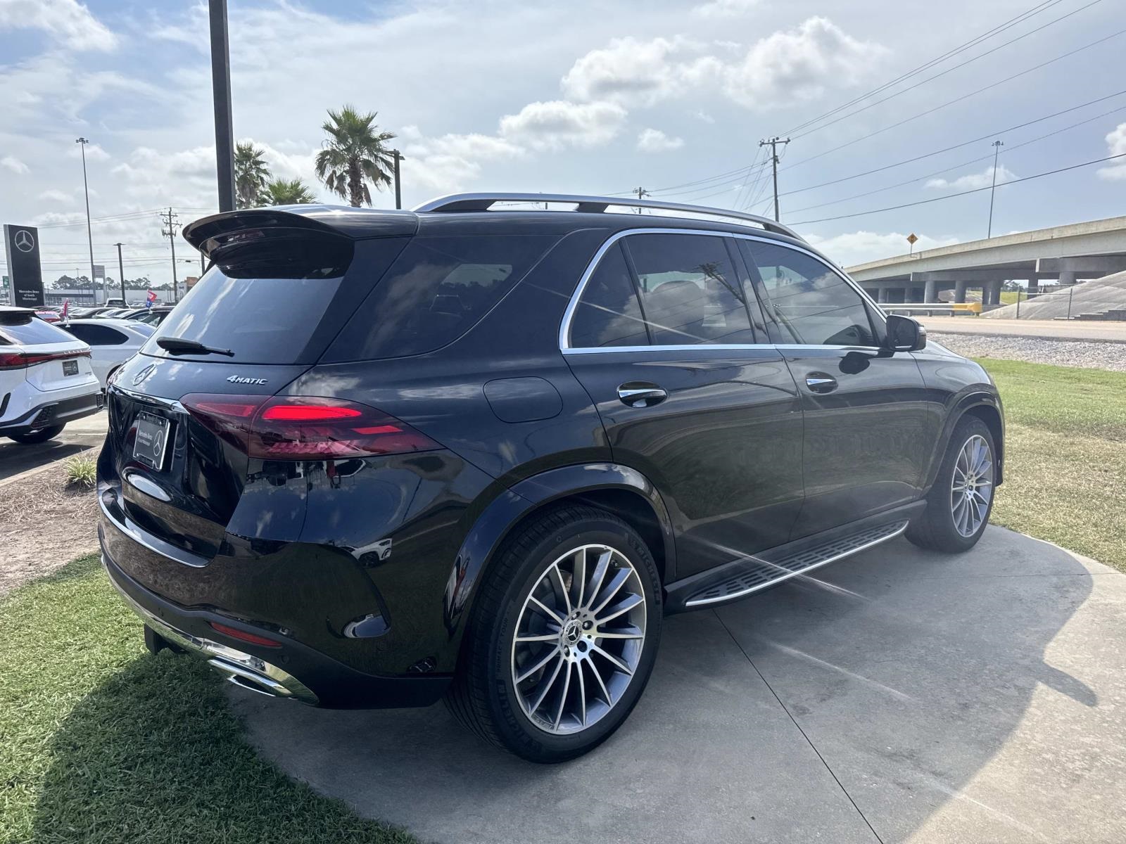 2026 Mercedes Benz GLE 450 4MATIC photo 2