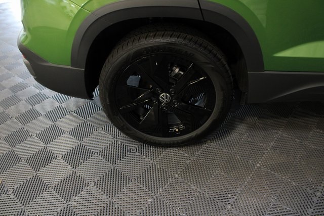 2025 Volkswagen Taos SE photo 16