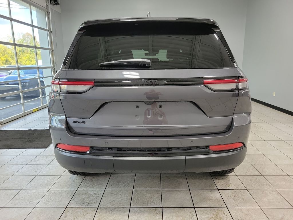 2025 Jeep Grand Cherokee Altitude X photo 2