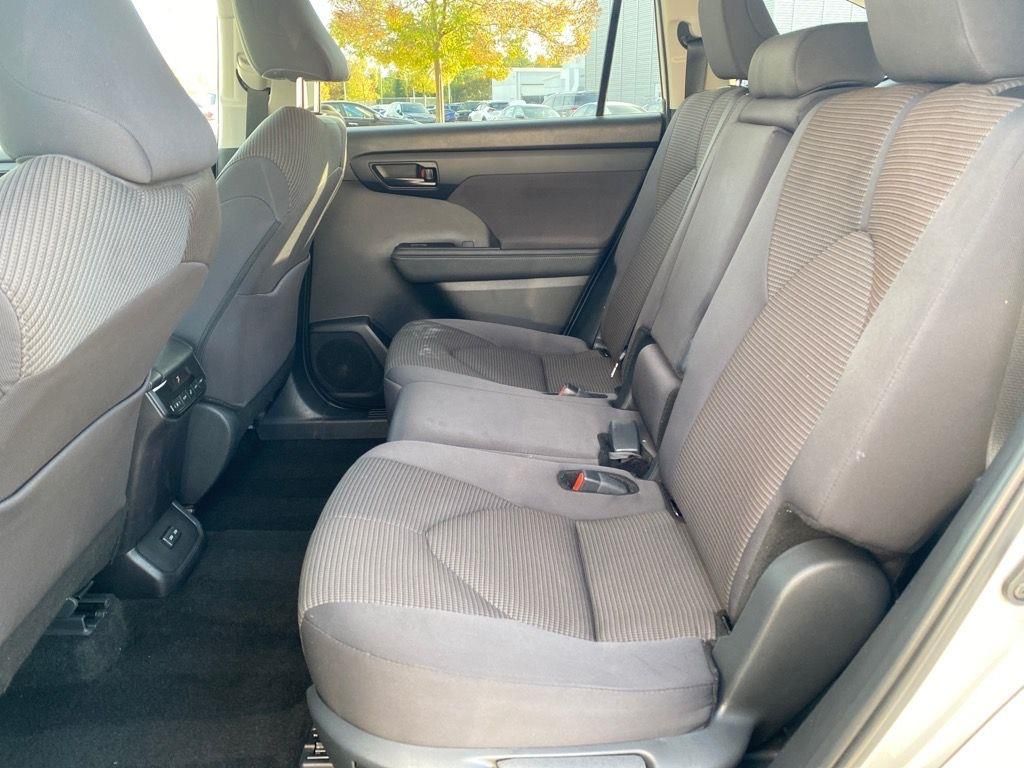 2024 Toyota Highlander XLE photo 25