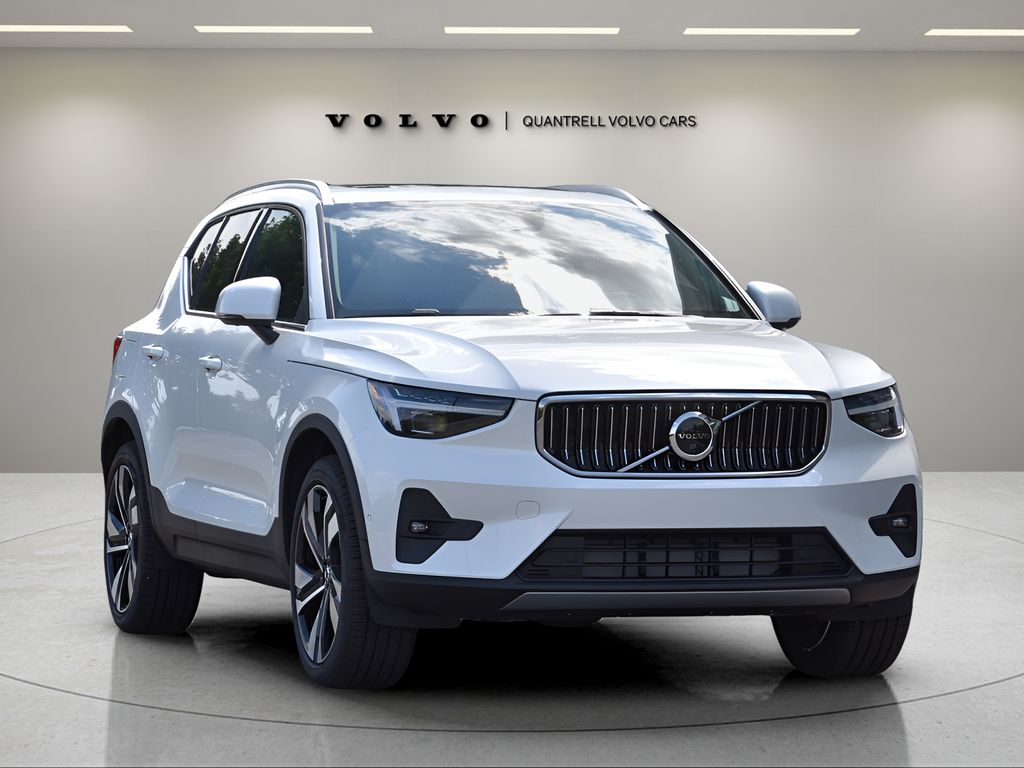2025 Volvo XC40 photo 2