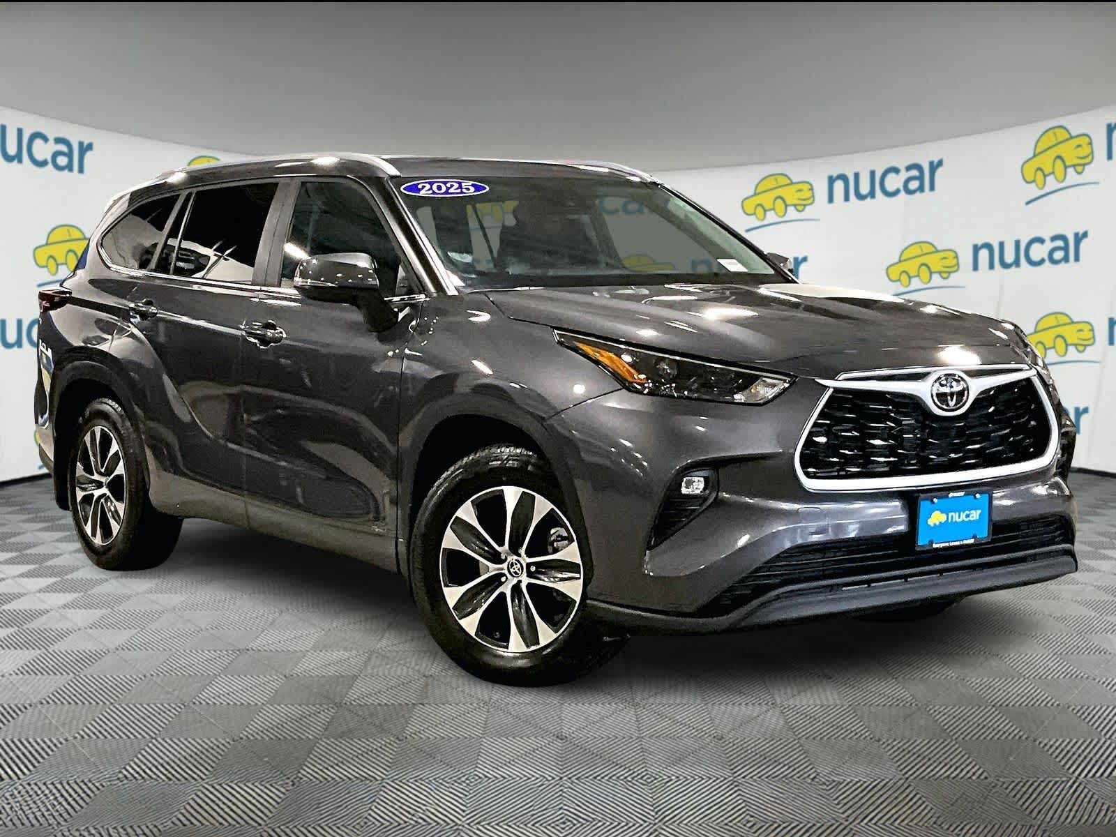 2025 Toyota Highlander XLE's photo