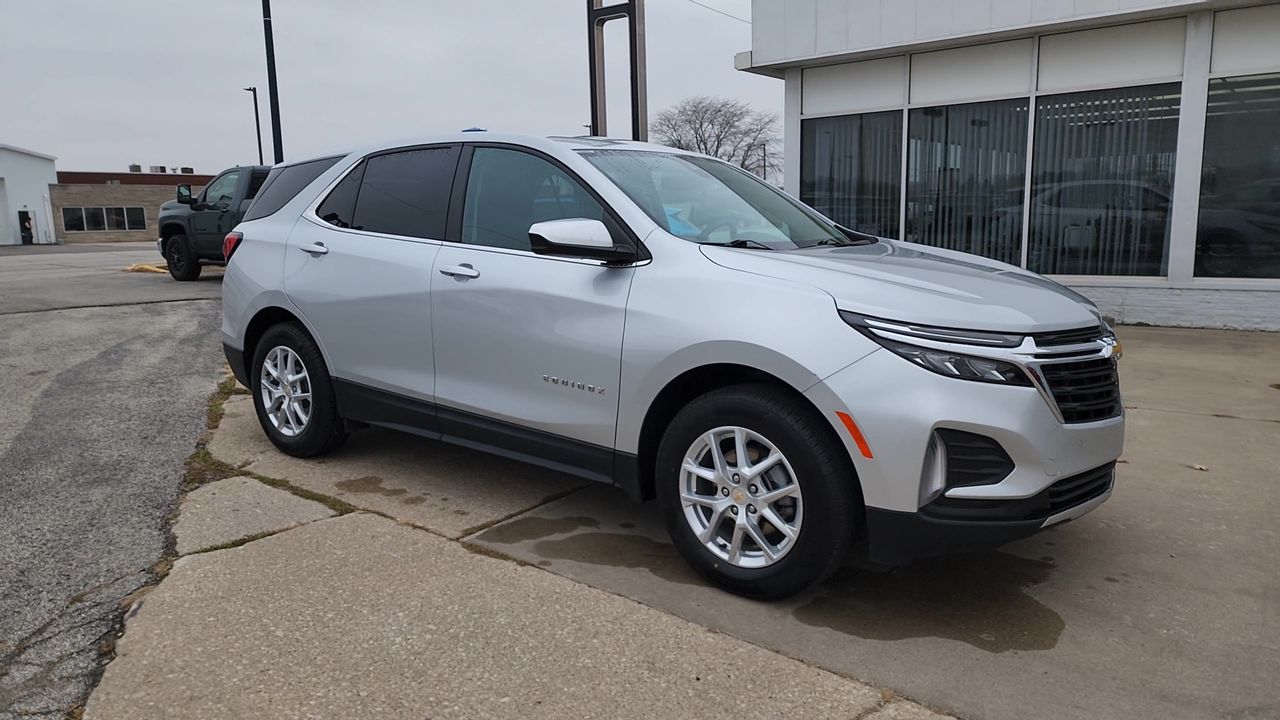 2022 Chevrolet Equinox LT photo 2