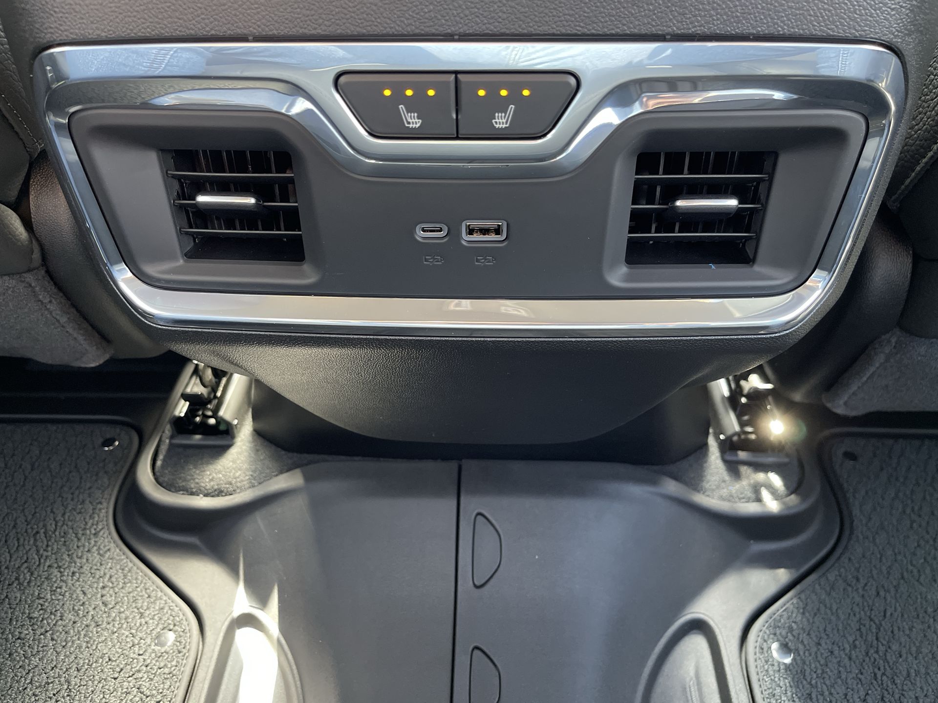 2025 Gmc Sierra 3500 HD Denali photo 2