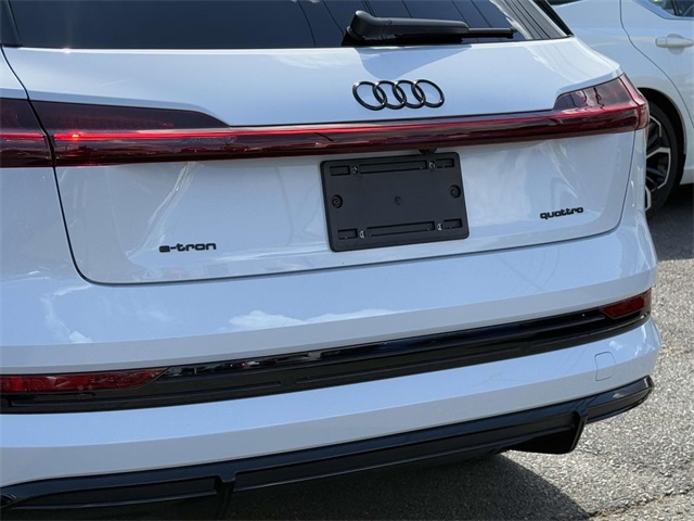 2022 Audi e-tron Prestige photo 11