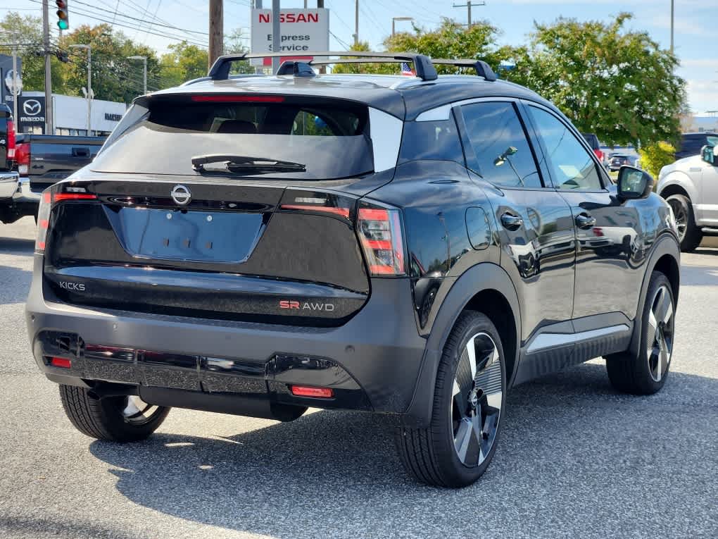2026 Nissan Kicks SR photo 3