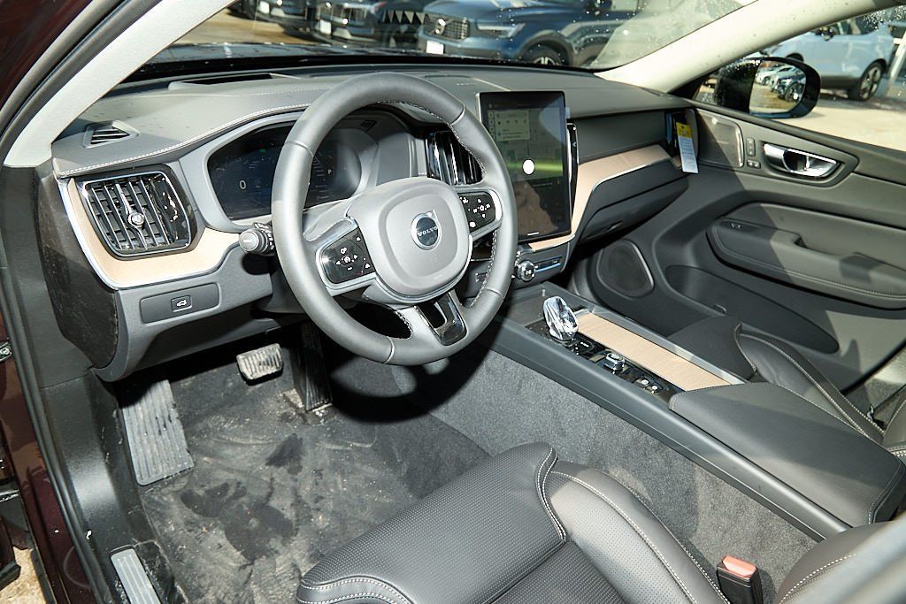 2026 VOLVO XC60 - Image 11