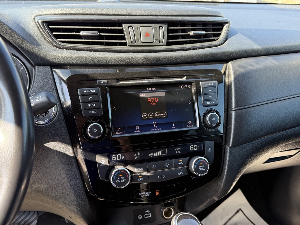 2018 Nissan Rogue SV photo 16