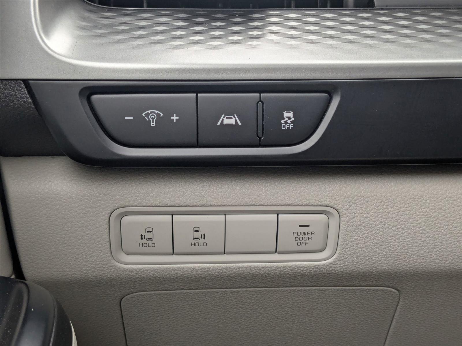 2022 Kia Carnival LX photo 16