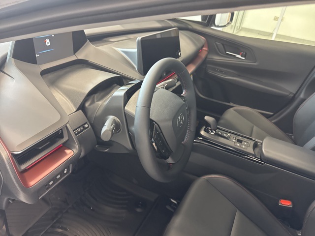 2026 Toyota Prius Plug-in Base photo 17