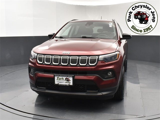 Used 2022 Jeep Compass Latitude with VIN 3C4NJDBB0NT156848 for sale in Burnsville, Minnesota