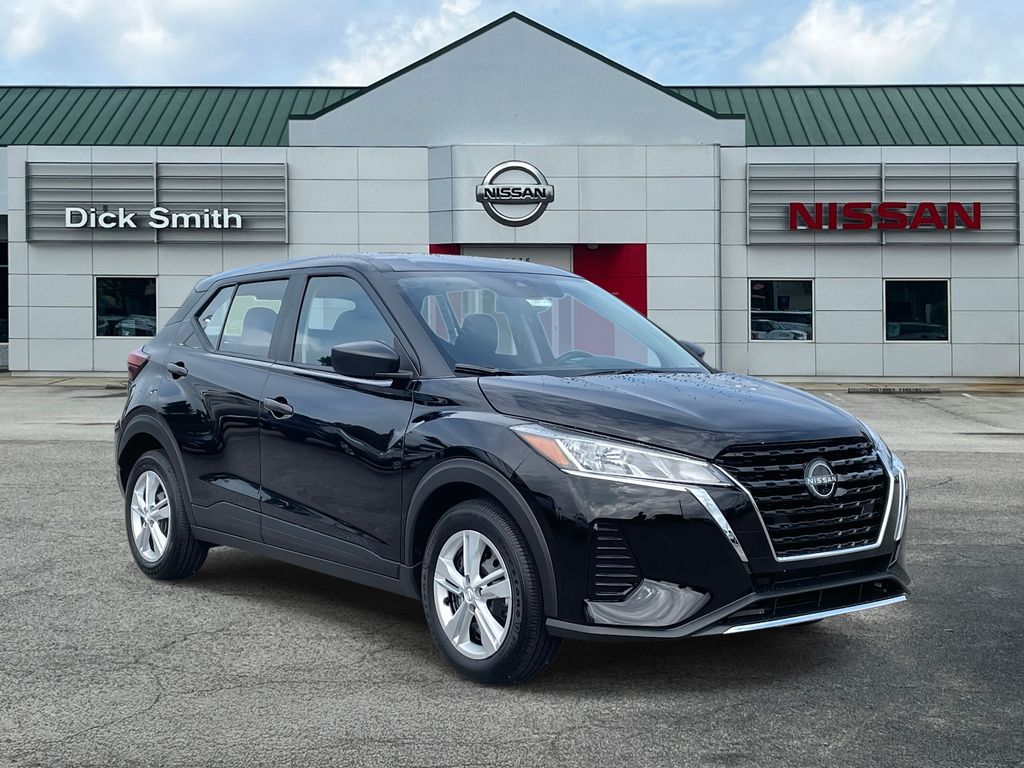 2025 Nissan KICKS PLAY Base's photo
