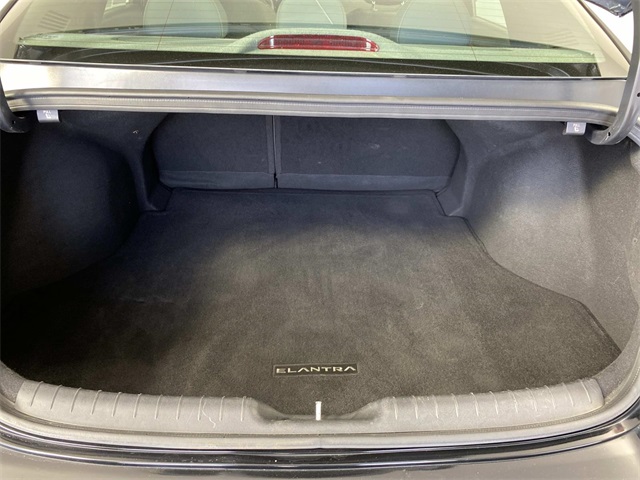 2022 Hyundai Elantra SEL photo 8