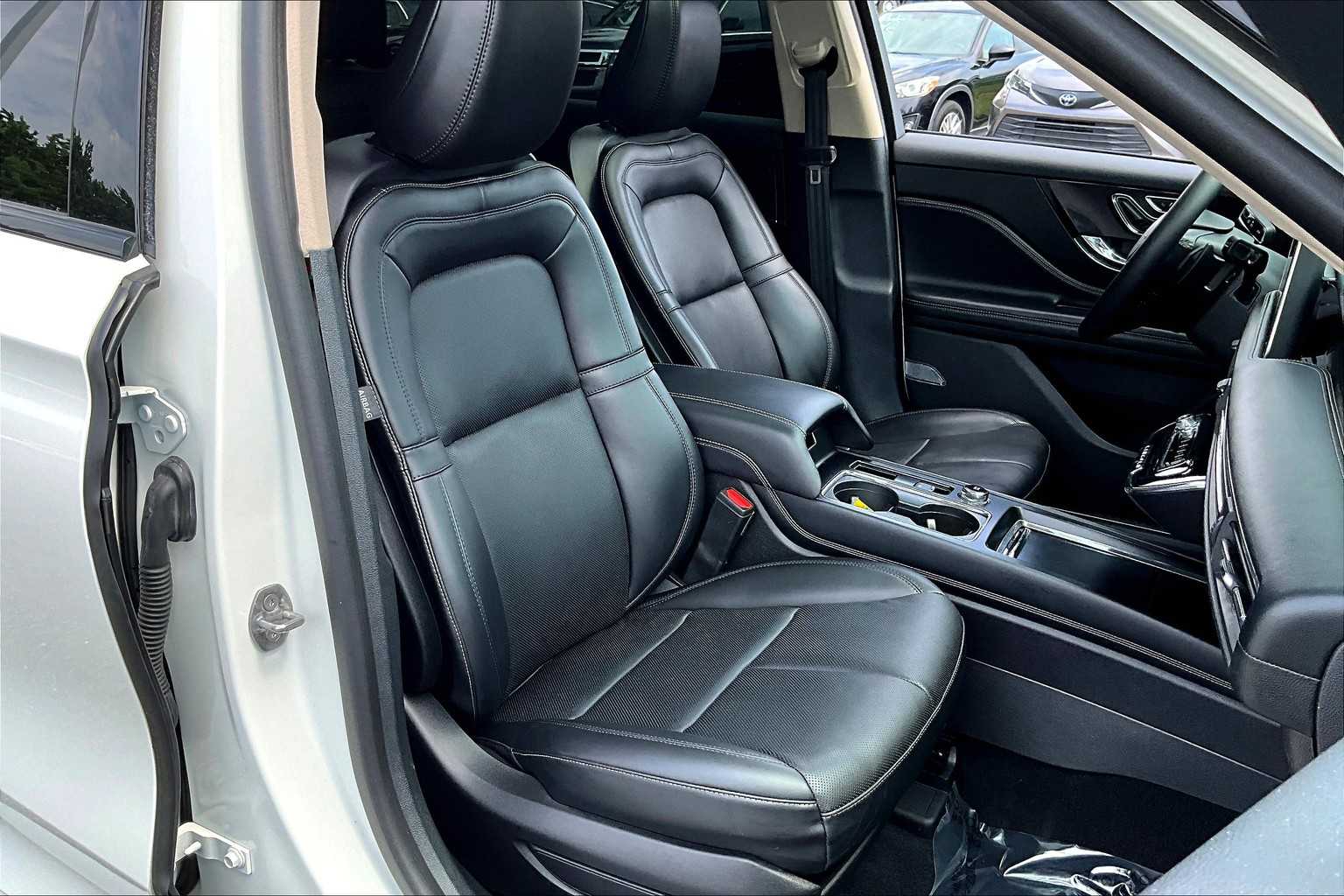 2023 Lincoln Corsair Standard photo 8