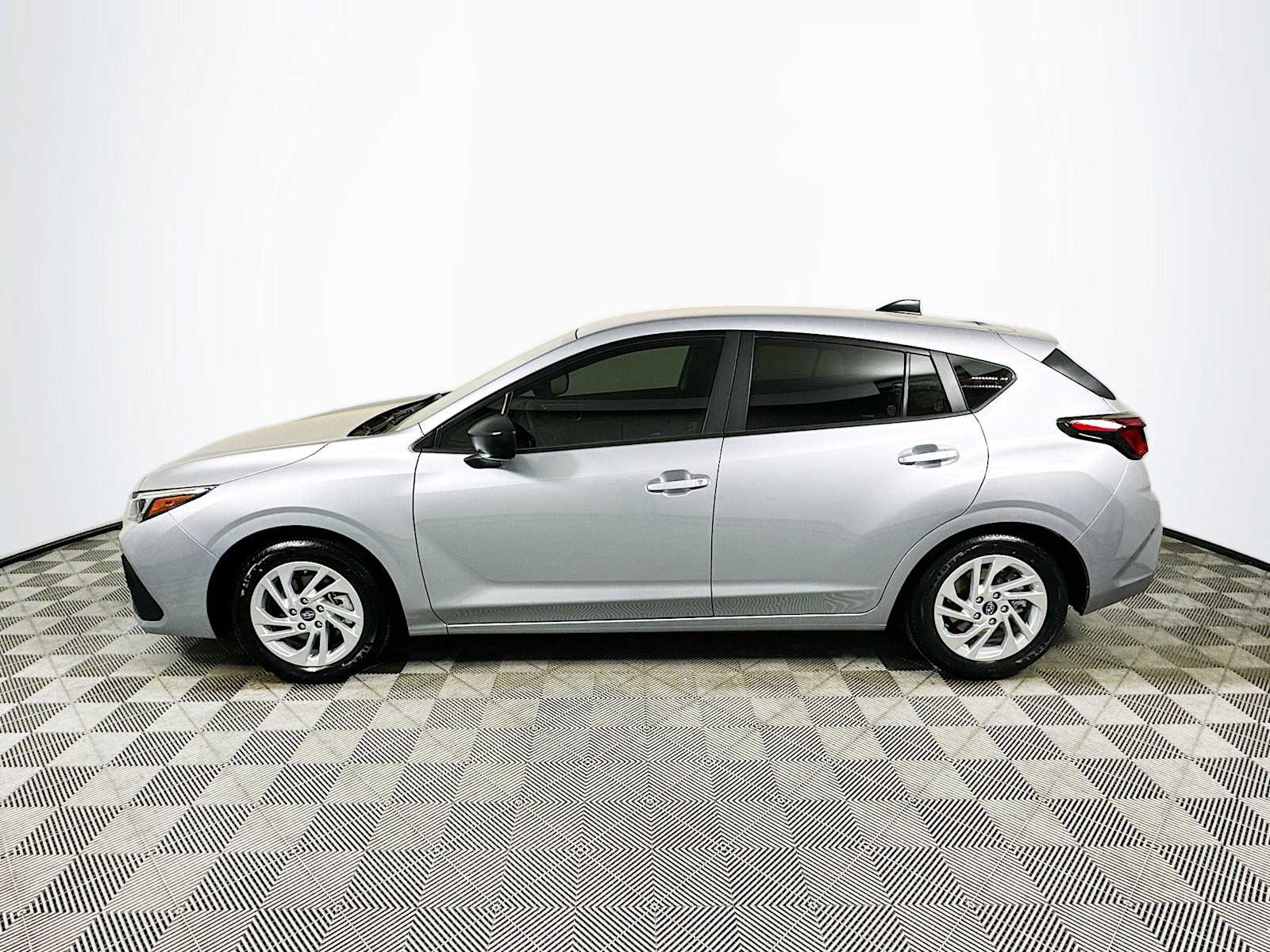2025 Subaru Impreza Base photo 4
