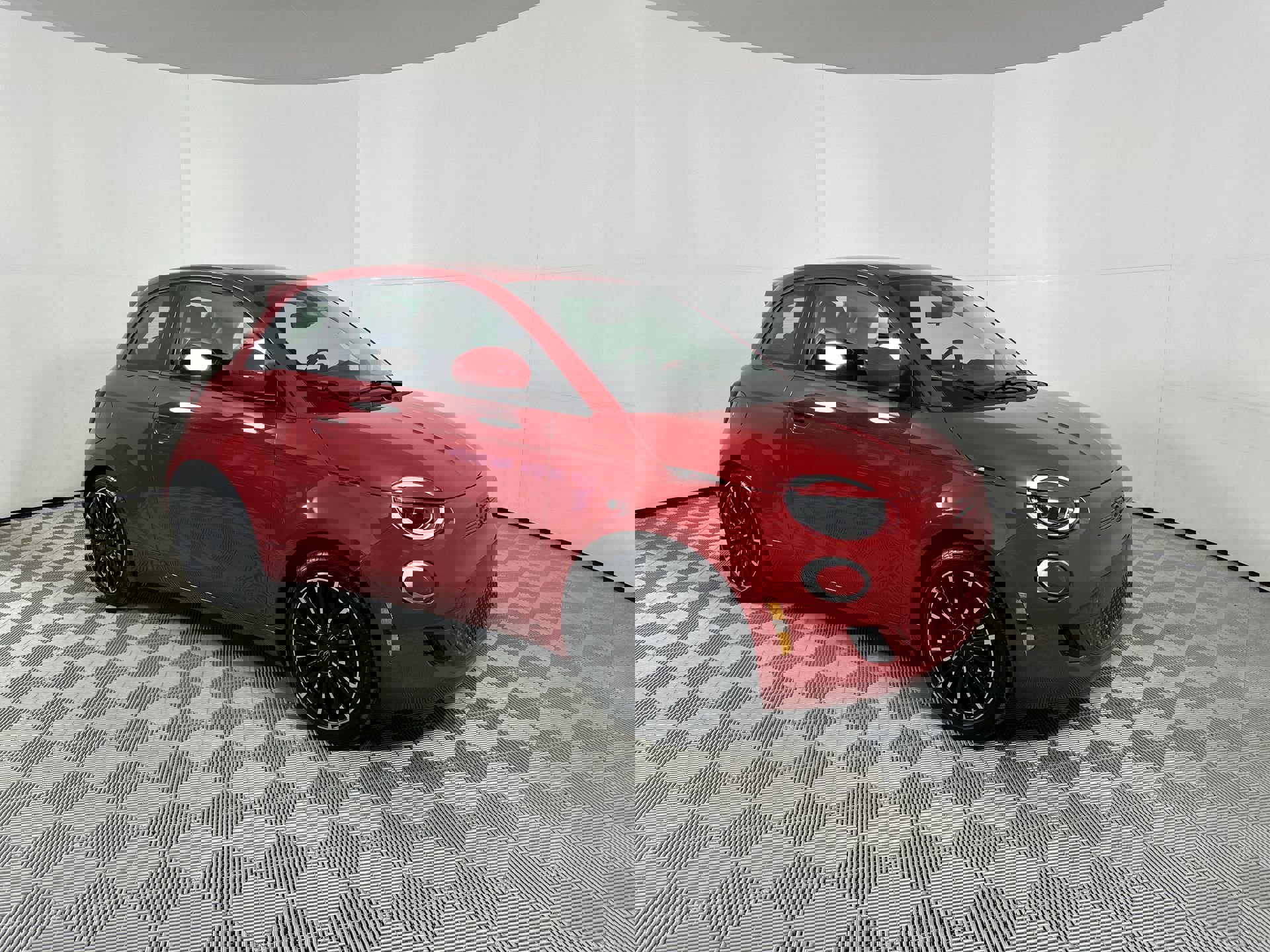 2024 Fiat 500e Red photo 2