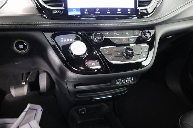 2025 Chrysler Pacifica Hybrid photo 13