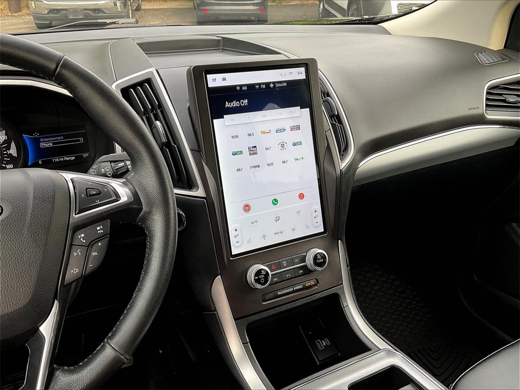 2021 Ford Edge SEL photo 18