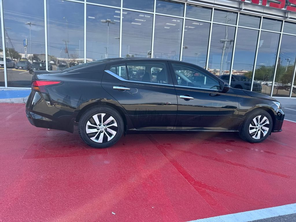 2023 Nissan Altima 2.5 S photo 8