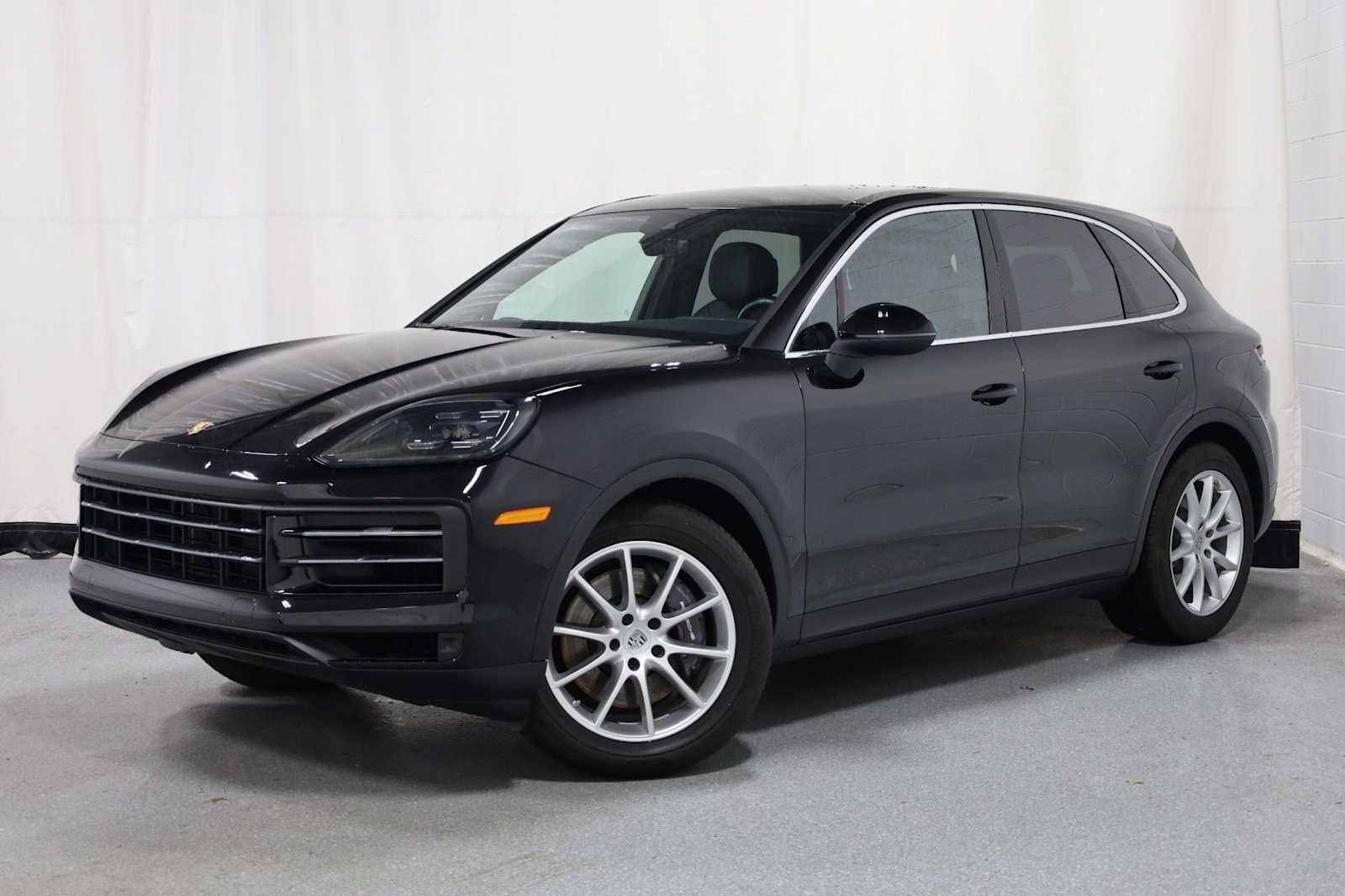 2024 Porsche Cayenne Base's photo