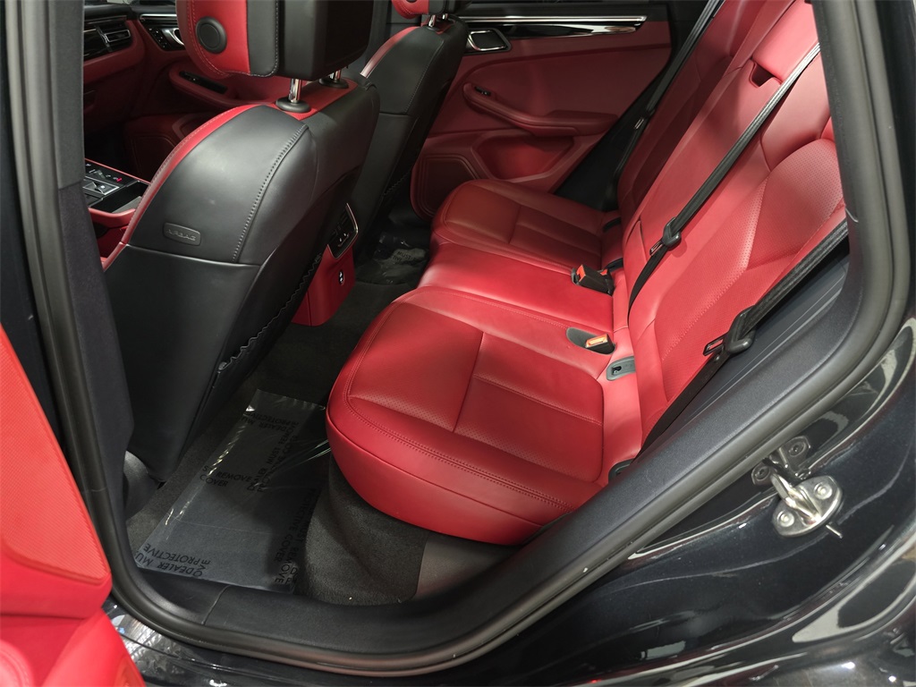 2023 Porsche Macan T photo 22