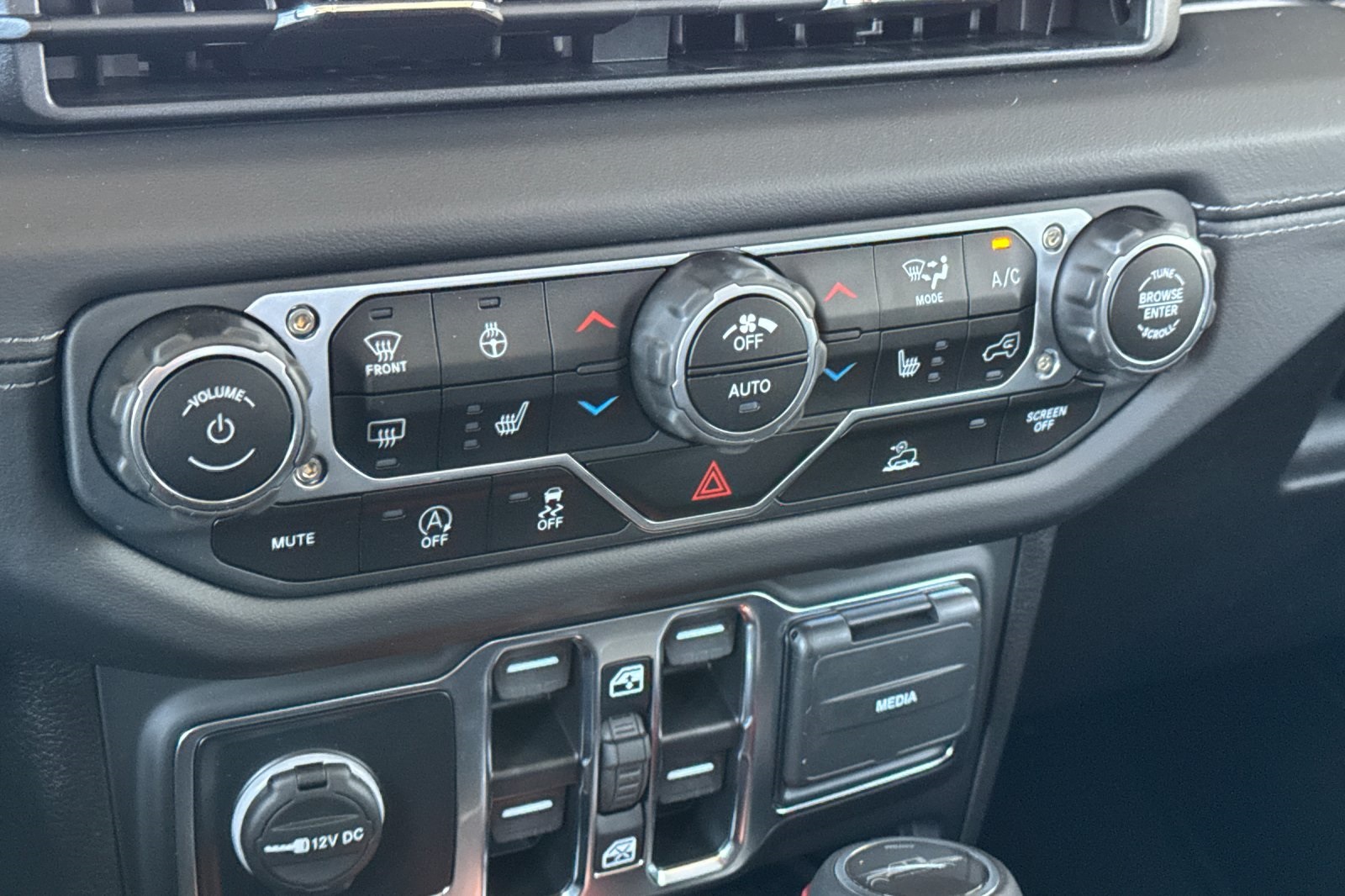 2025 Jeep Gladiator Sport photo 18