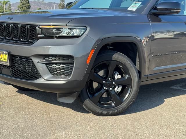 2022 Jeep Grand Cherokee Altitude photo 2