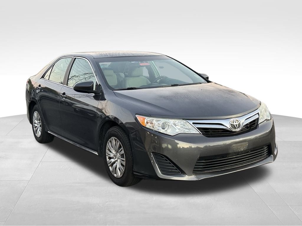2012 Toyota Camry LE photo 2