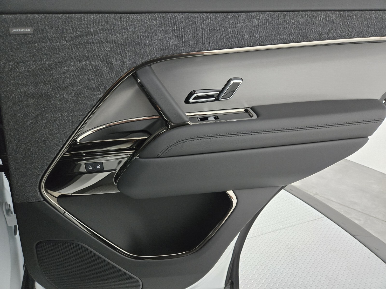 2025 Land Rover Range Rover Sport SE photo 18