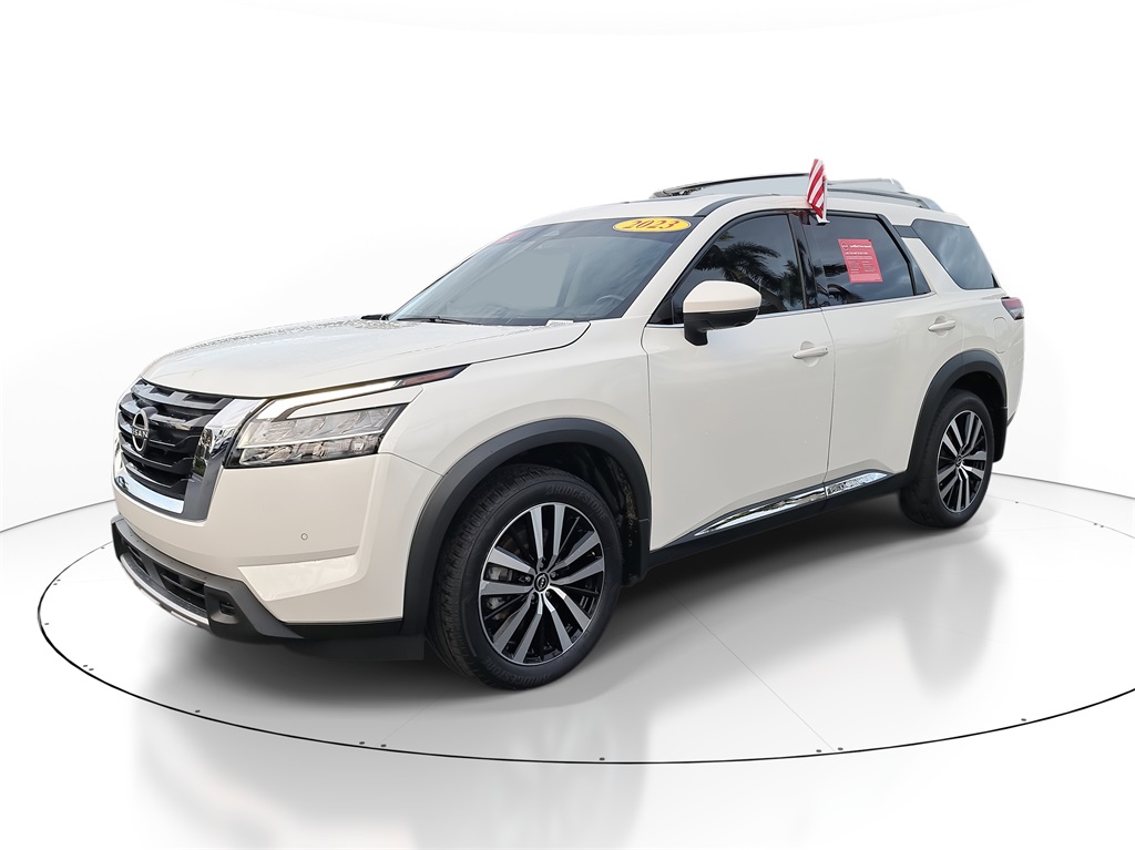 2023 Nissan Pathfinder Platinum photo 4