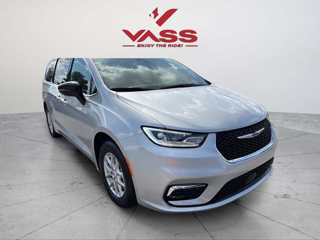 2026 Chrysler Pacifica Select's photo