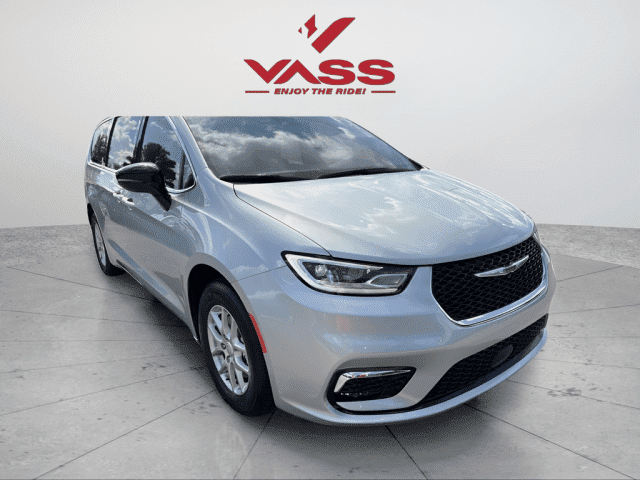 2026 Chrysler Pacifica Select's photo