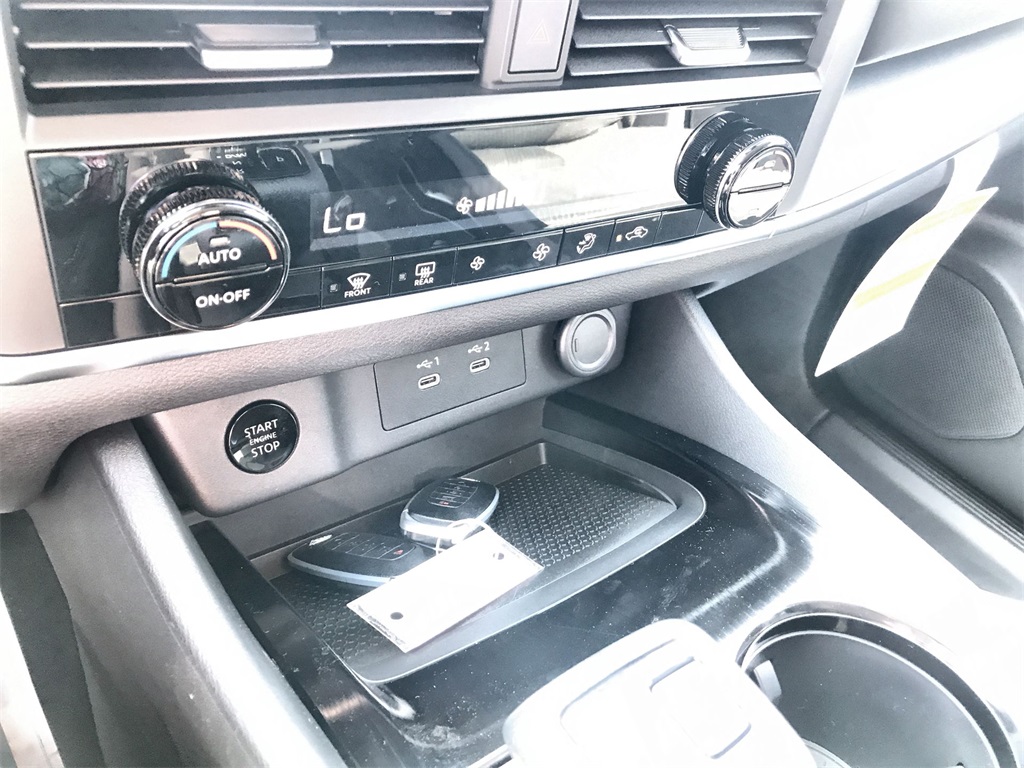 2026 Nissan Rogue SV photo 18