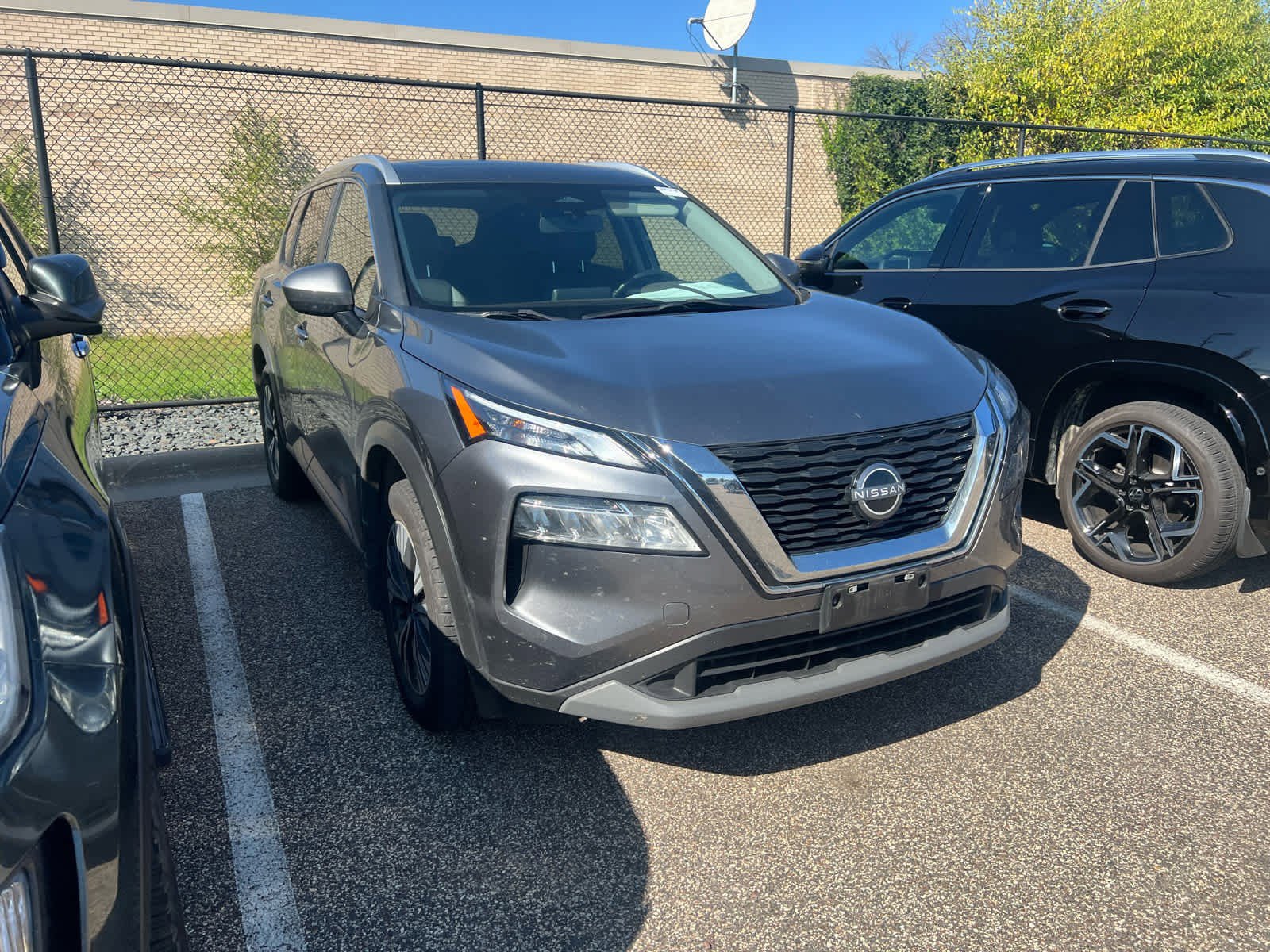 2023 Nissan Rogue SV photo 2