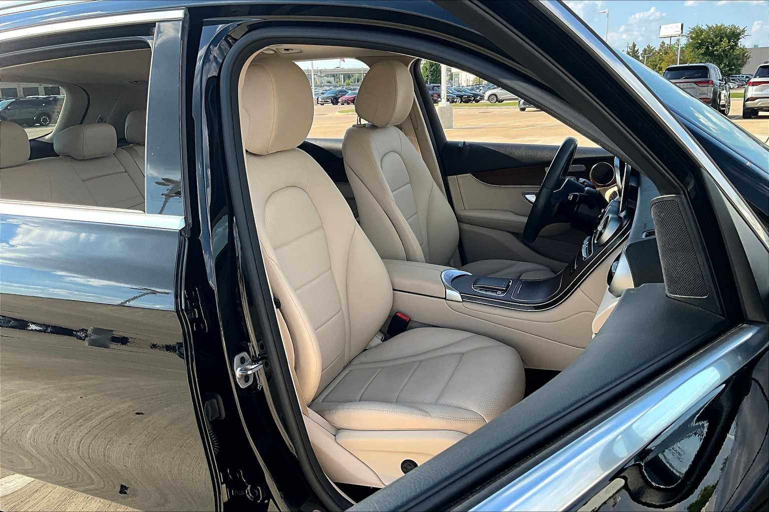 2022 Mercedes Benz GLC 300 photo 8