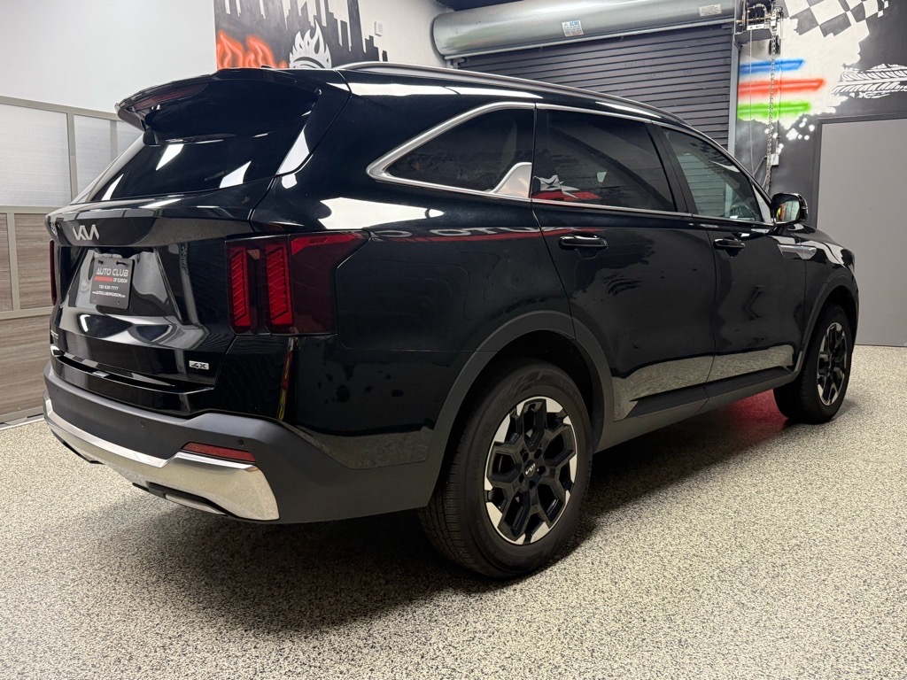 2024 Kia Sorento S photo 2