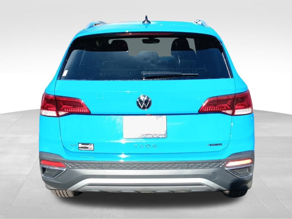 2024 Volkswagen Taos SE photo 4